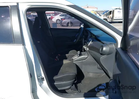 2018 Nissan Kicks S из США, поврежденный, VIN 3N1CP5CU0JL525779